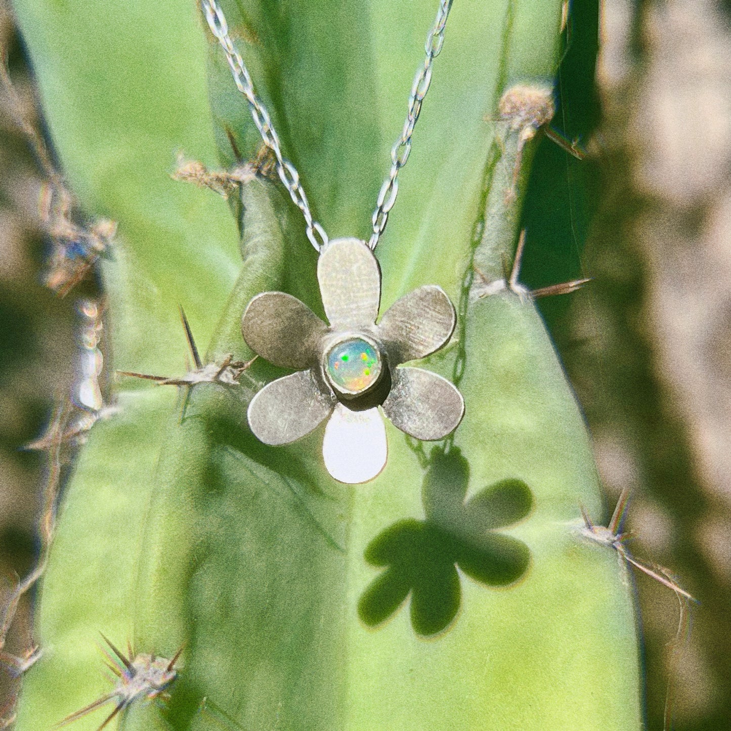 lil daisy pendant
