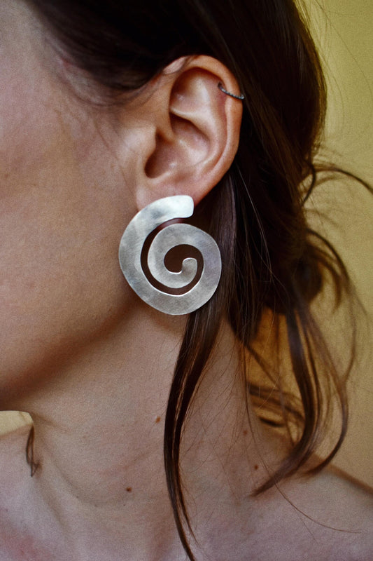 giant spiral ꩜ earrings [gold or silver]