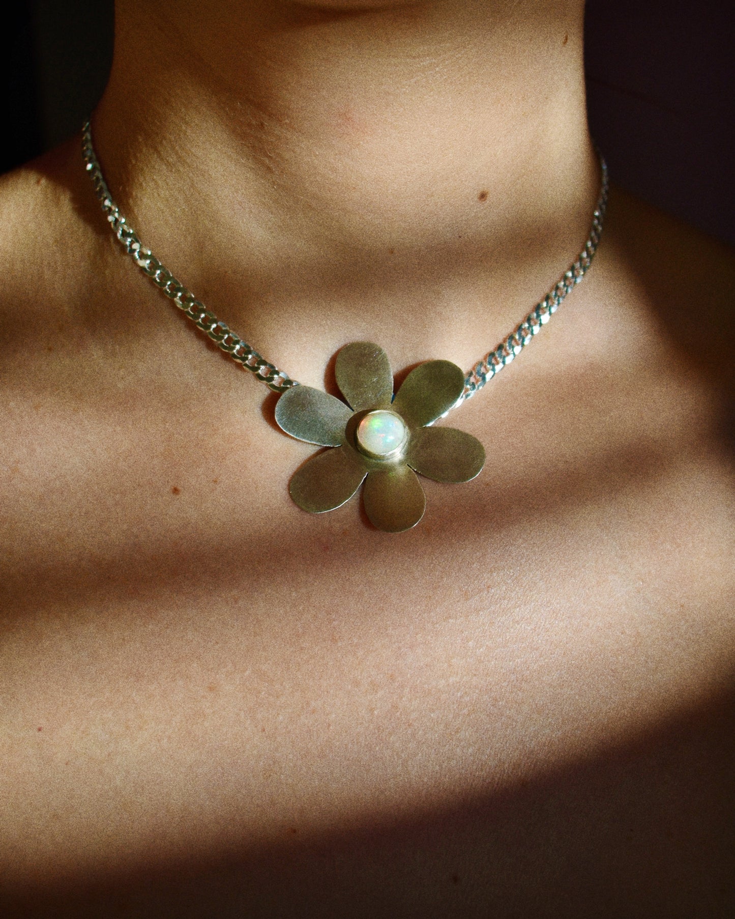 big daisy necklace