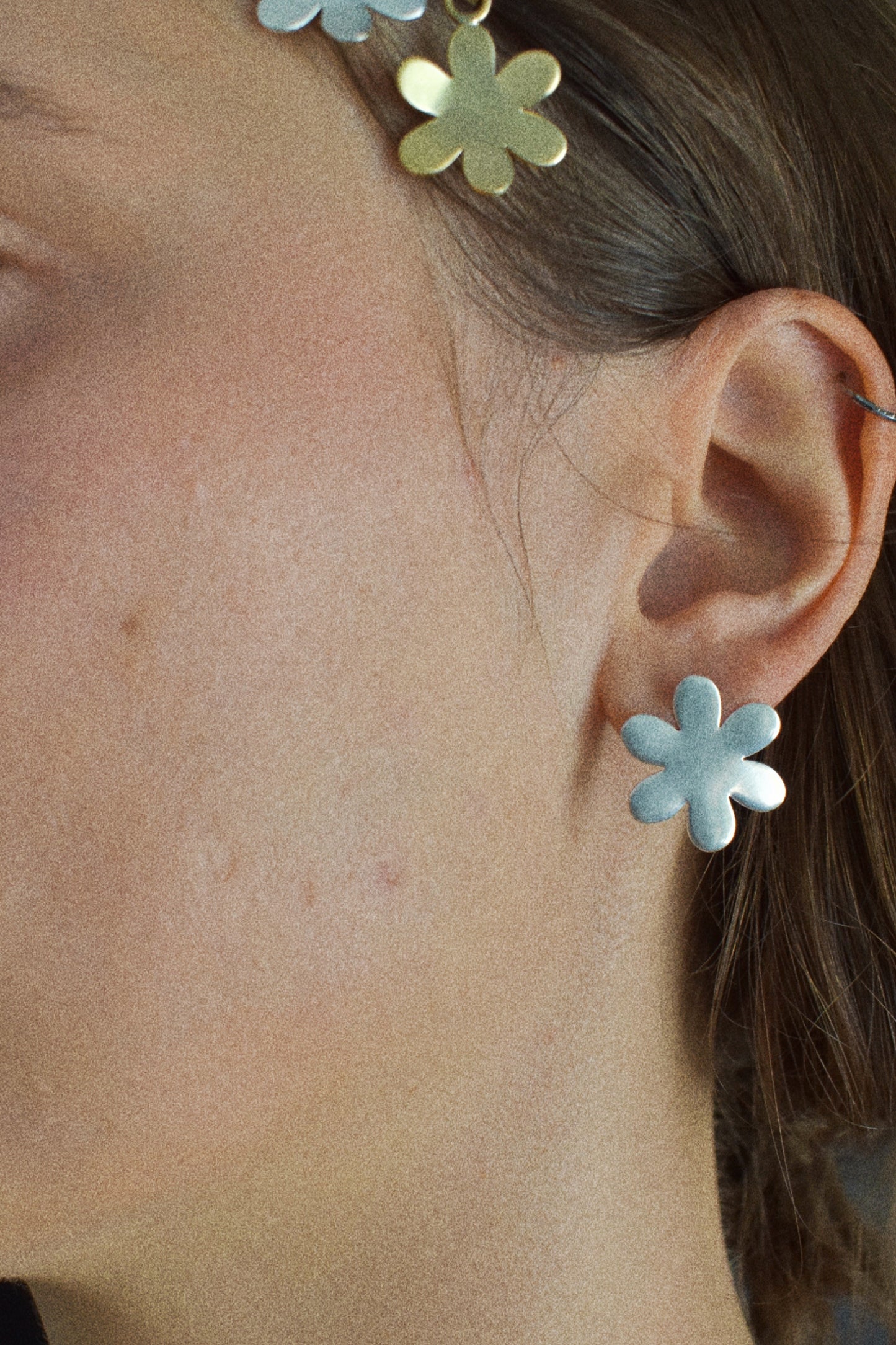 mini daisy earrings [gold or silver]