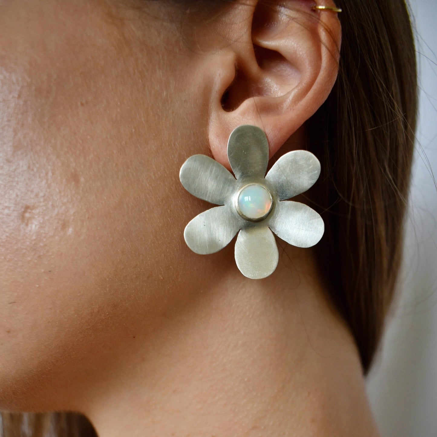 flower child daisy earrings